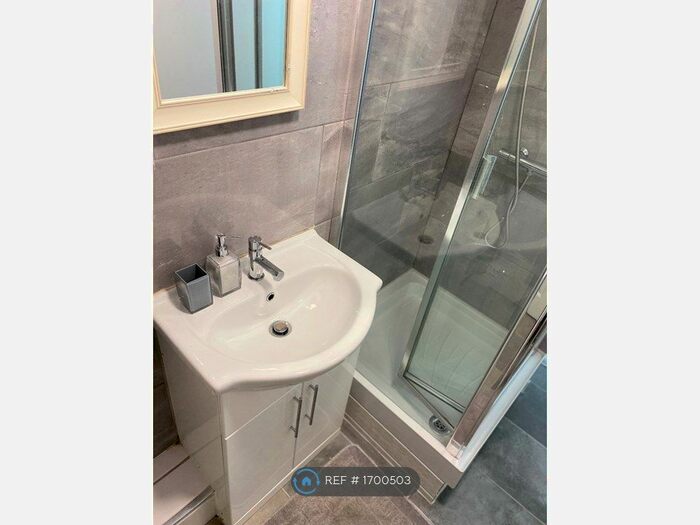 Studio To Rent In Lansdowne Road, Manchester, M8