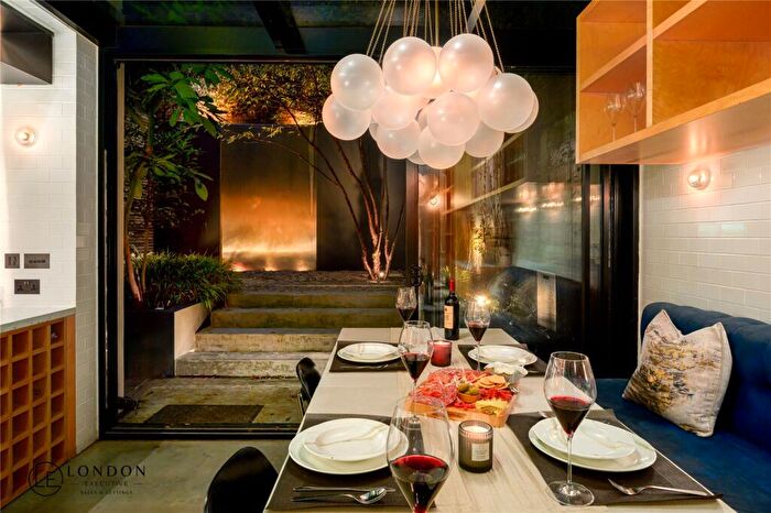 3 Bedroom Apartment For Sale In Gloucester Place, London, NW1