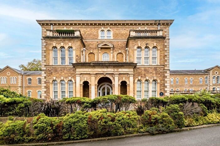 4 Bedroom Flat To Rent In Royal Drive London, N11