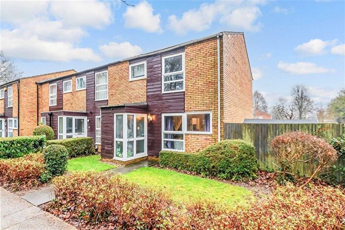 3 Bedroom End Terrace House For Sale In Foxbury, New Ash Green, Longfield, Kent, DA3