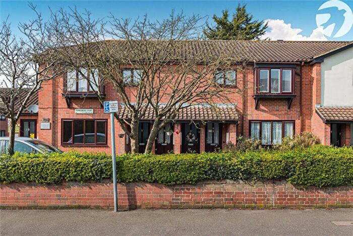 2 Bedroom Flat For Sale In Lunedale Road, Dartford, Kent, DA2