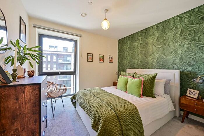 1 Bedroom Flat For Sale In Osiers Road, Wandsworth Town, London, SW18