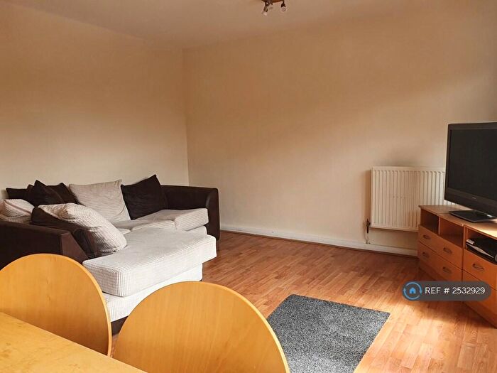 3 Bedroom Maisonette To Rent In Whitton Walk, London, E3