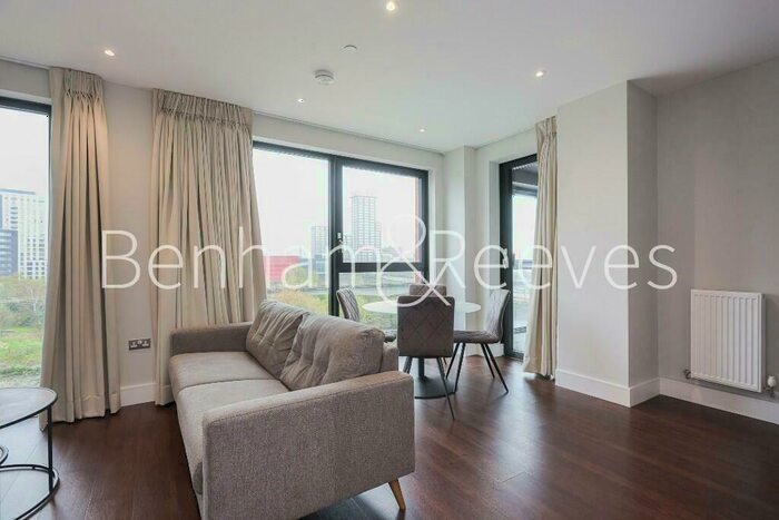 1 Bedroom Apartment To Rent In Avalon Point, Silvoecia Way, E14