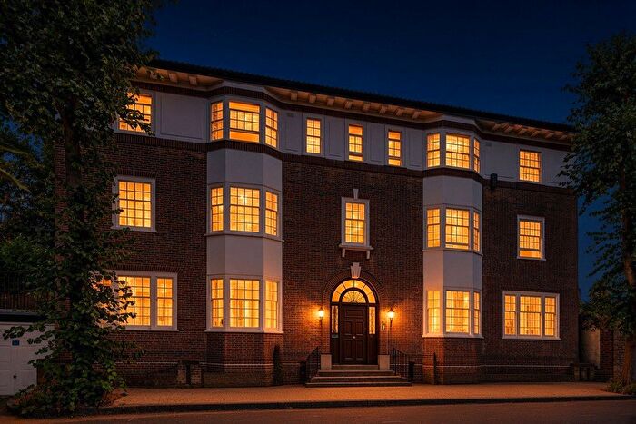 2 Bedroom Flat For Sale In The Grove, N6
