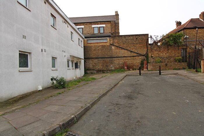 Studio To Rent In London, SE27