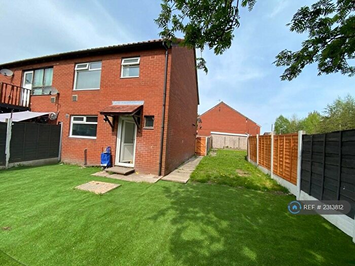 3 Bedroom End Of Terrace House To Rent In Summerseat Close, Salford, M5
