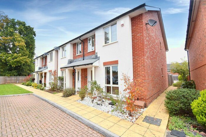 3 Bedroom Semi-Detached House To Rent In Northolt Close, Farnborough, Hampshire, GU14