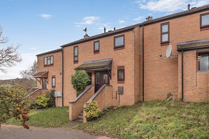 3 Bedroom Terraced House For Sale In Devon Way, Banbury - No Onward Chain, OX16