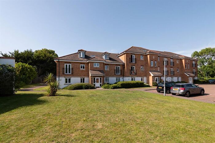 2 Bedroom Flat For Sale In Woodville Court, Stafford Close, N14