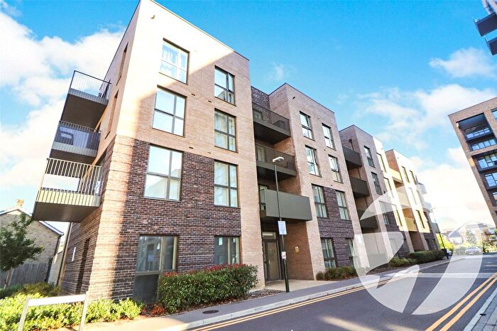 2 Bedroom Flat For Sale In Thistle Close, Erith, DA8