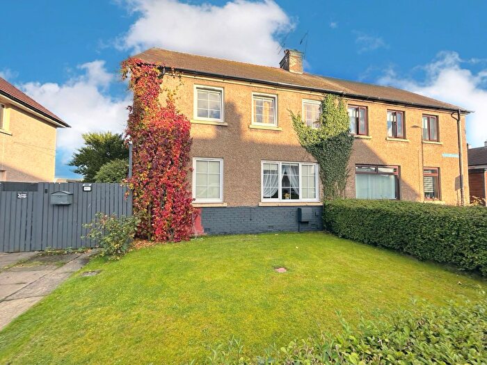 3 Bedroom Semi-Detached House For Sale In Kerse Gardens, Falkirk, FK2
