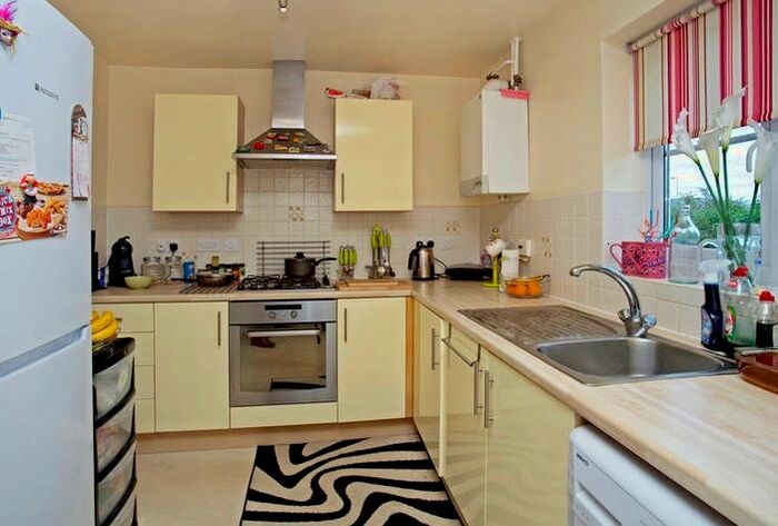 3 Bedroom End Of Terrace House For Sale In Padbury Drive, Banbury, OX16
