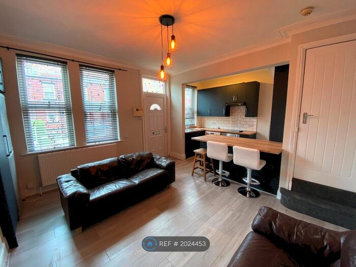 4 Bedroom End Of Terrace House To Rent In Graham Street, Leeds, LS4