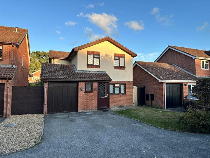 4 Bedroom Detached House To Rent In Countess Gardens, Bournemouth, BH7