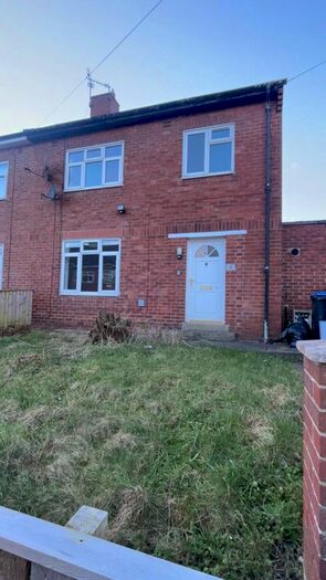 3 Bedroom Semi-Detached House To Rent In Roseberry Crescent, Crook, DL15