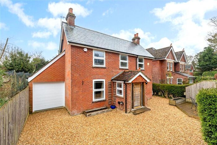 4 Bedroom Detached House To Rent In Middle Common Road, Pennington, Lymington, Hampshire, SO41