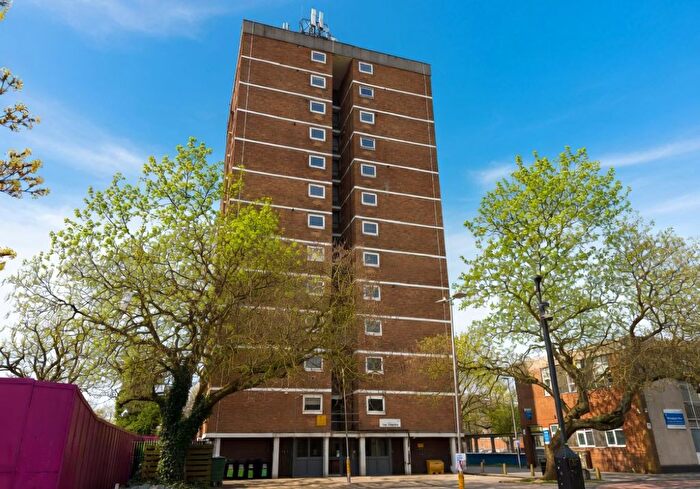 1 Bedroom Flat For Sale In The Towers, Southgate, Stevenage, Hertfordshire, SG1