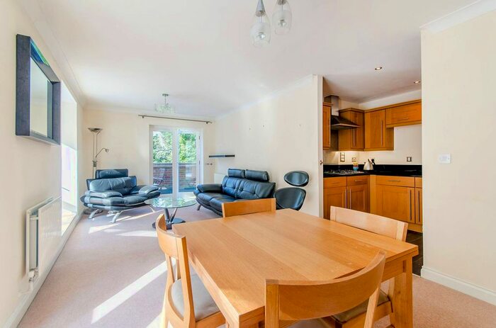 2 Bedroom Flat To Rent In Cottage Close, Harrow On The Hill, Harrow, HA2
