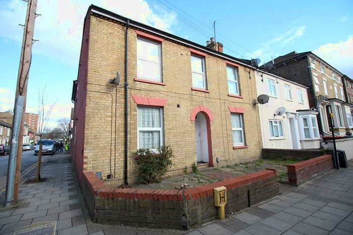 1 Bedroom Flat To Rent In Alexander Road, Bedford, MK40
