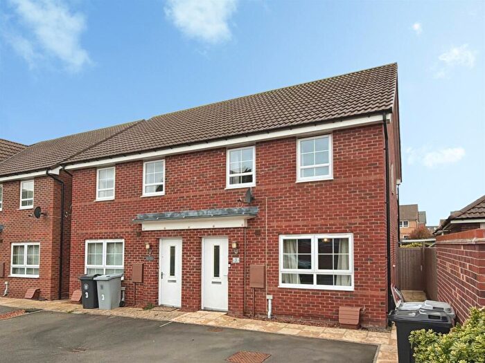 3 Bedroom Semi Detached House For Sale In Chester Close, Bourne, PE10