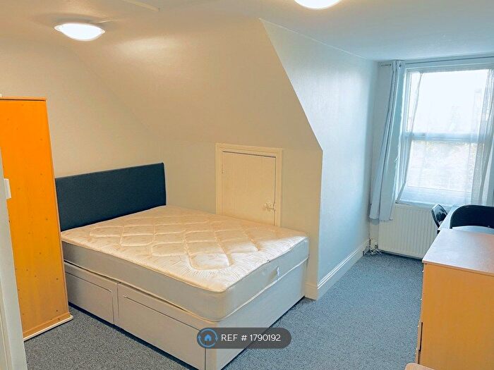 Studio To Rent In Caversham Road, Reading, RG1