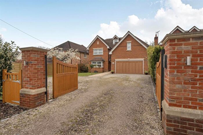 5 Bedroom Detached House For Sale In Nash Grove Lane, Finchampstead, Berkshire, RG40