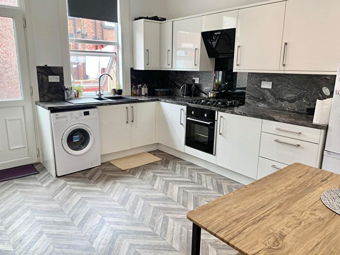 2 Bedroom House To Rent In Victoria Grove, Leeds, LS9