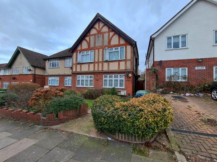 2 Bedroom Flat To Rent In Honeypot Lane, Stanmore HA7
