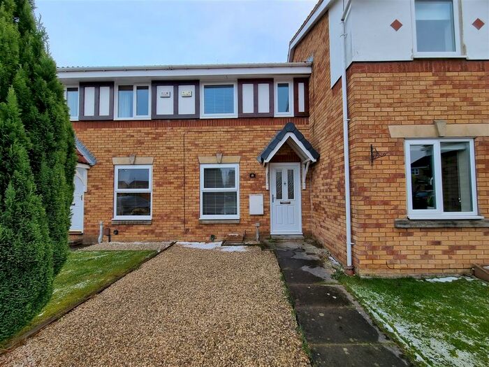 2 Bedroom Town House To Rent In Newlands, Farsley, Pudsey LS28