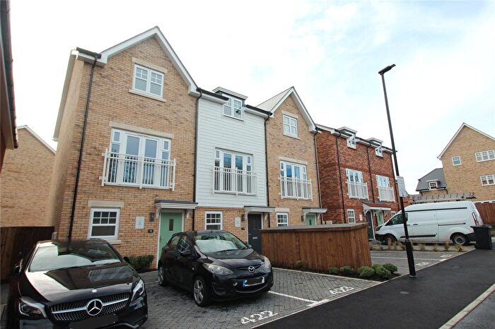 3 Bedroom Terraced House For Sale In Ively Road, Fleet, GU51