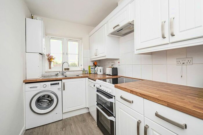 2 Bedroom Flat To Rent In Hackney Road, Hackney, London, E2