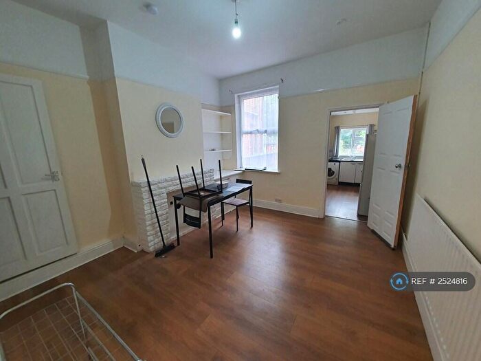 3 Bedroom Terraced House To Rent In Dogsthorpe Road, Peterborough, PE1