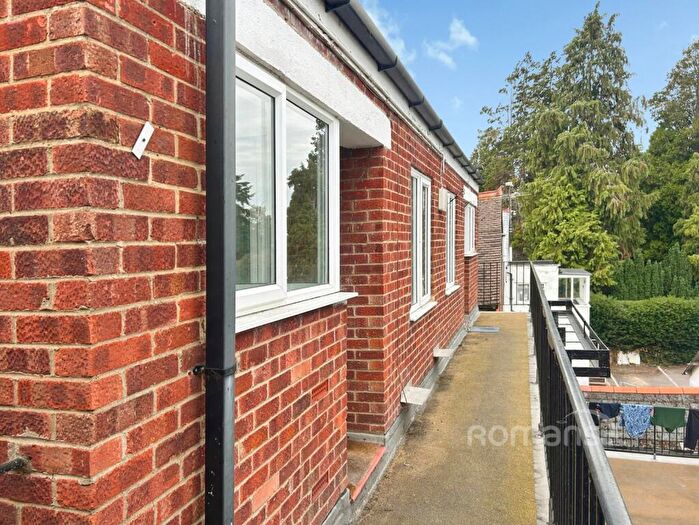 2 Bedroom Apartment For Sale In Fernleigh Court, Elm Grove Road, Farnborough, GU14
