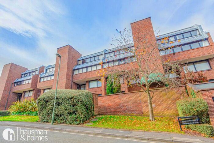1 Bedroom Flat To Rent In Britten Close, Golders Green, NW11