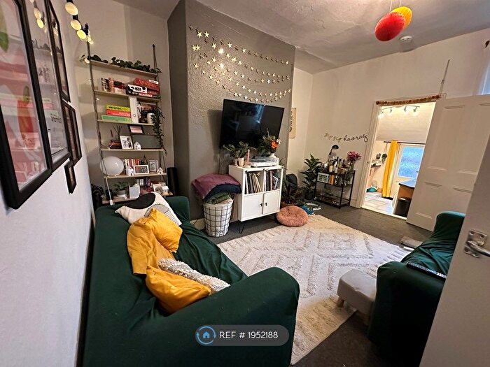 2 Bedroom Flat To Rent In Heaton, Newcastle Upon Tyne, NE6