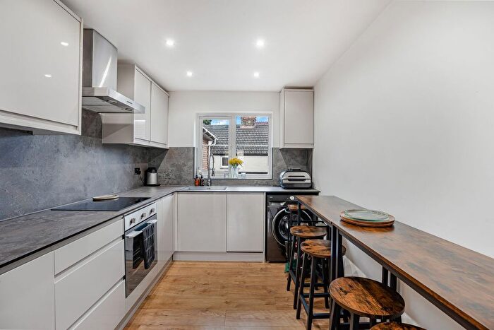 2 Bedroom Flat For Sale In New Road, Bedfont, Feltham, TW14