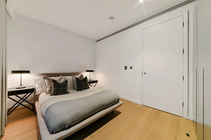 2 Bedroom Apartment To Rent In George Street, London, E14