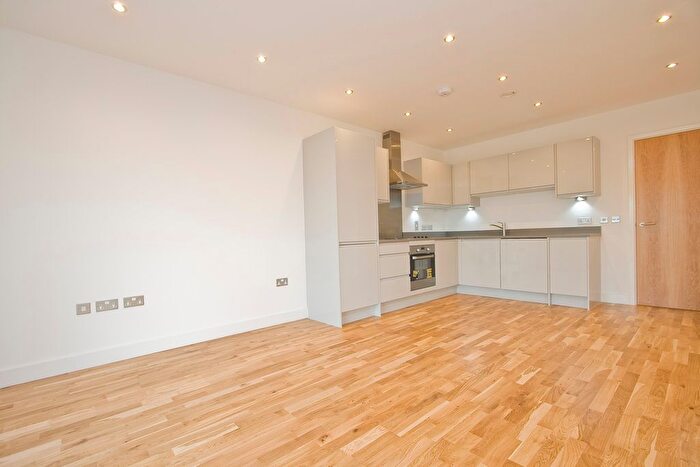 1 Bedroom Flat To Rent In Tyas Road, Canning Town, London, E16