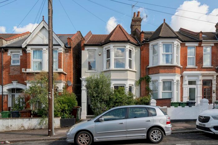 3 Bedroom End Of Terrace House To Rent In Norlington Road, London, E11