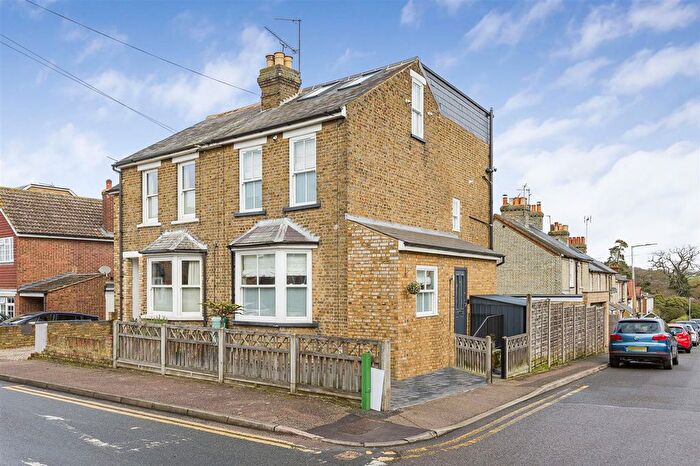 3 Bedroom Semi-detached House For Sale In Musley Hill, Ware, SG12