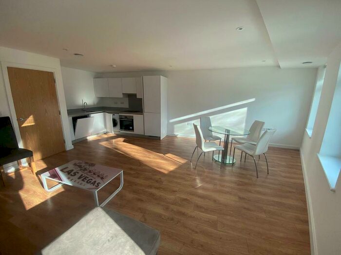 2 Bedroom Flat To Rent In Greens End, Woolwich, London, SE18