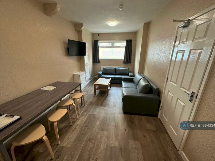 6 Bedroom Terraced House To Rent In Stokes Croft, Bristol, BS1