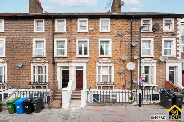 1 Bedroom Flat For Sale In Montague Road, Surrey, CR0