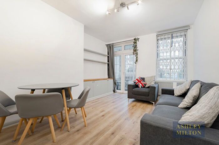 3 Bedroom Flat To Rent In Southern Row, London, W10