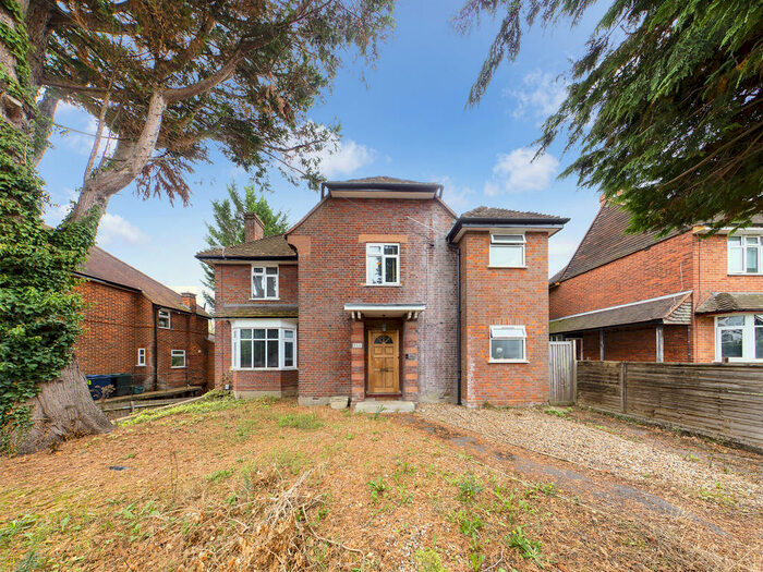 4 Bedroom Detached House To Rent In West Wycombe Road, High Wycombe, HP12