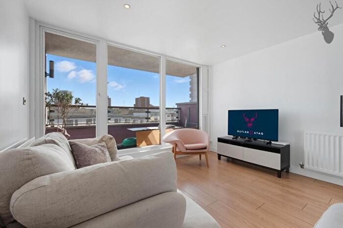 2 Bedroom Apartment For Sale In Mallard Point, Bow, E3