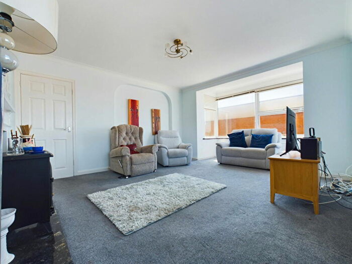 2 Bedroom Flat For Sale In West End Way, Lancing, BN15