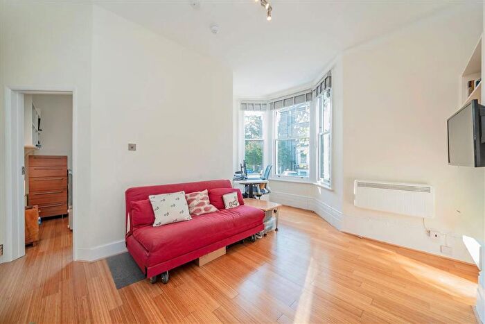 1 Bedroom Flat For Sale In Edith Road, West Kensington, W14