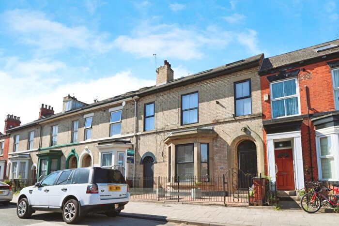 6 Bedroom Terraced House For Sale In Coltman Street, Hull, East Riding Of Yorkshire, HU3